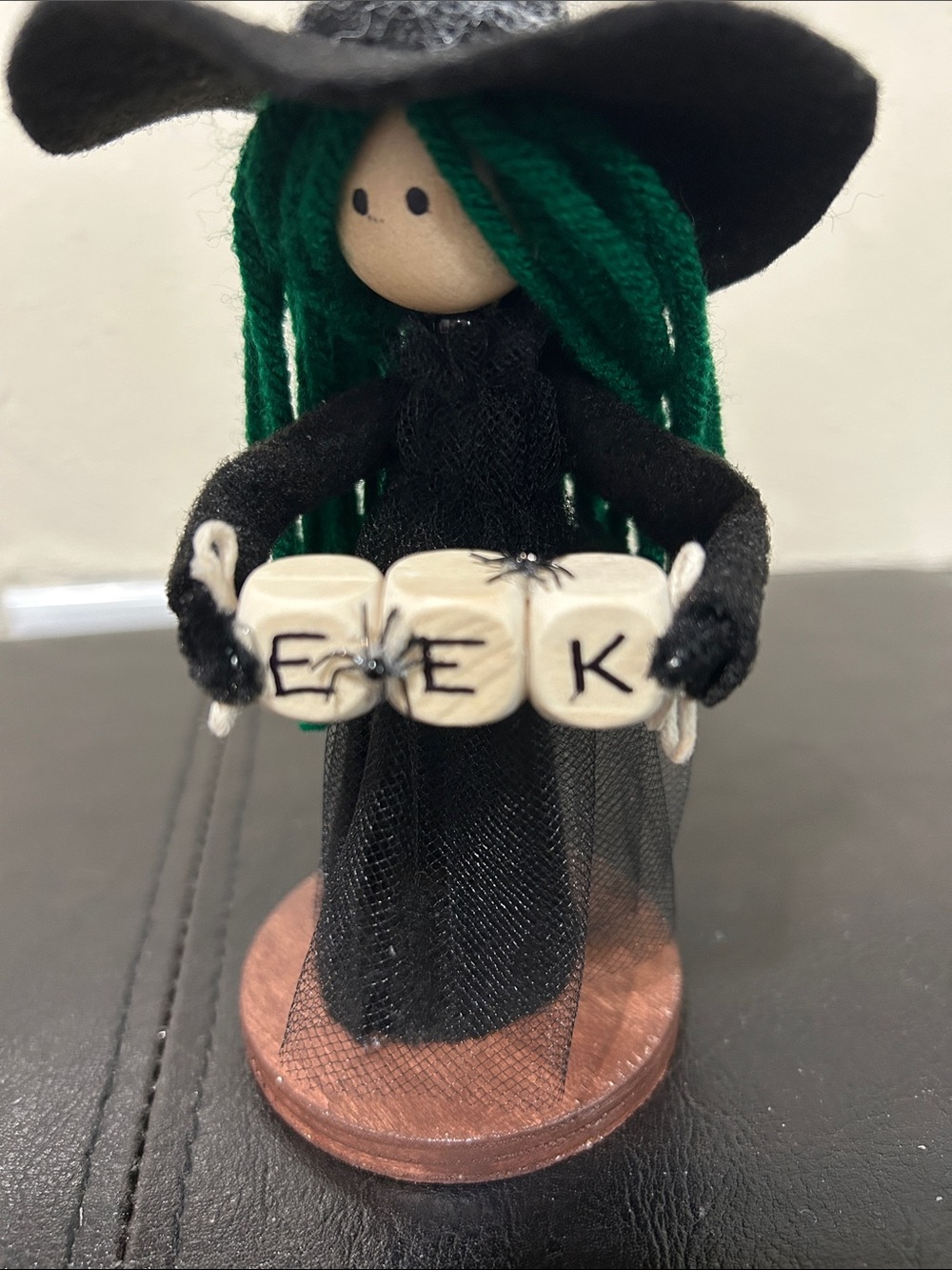 Handmade by my mom - witch with eek sign - Picture 5 of 5